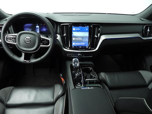 Volvo V60 2.0 T6 Plug-in hybrid AWD Ultimate Dark | Pano | Trekhaak | 360 cam | HUD | Stuur + stoelverwarming v+a