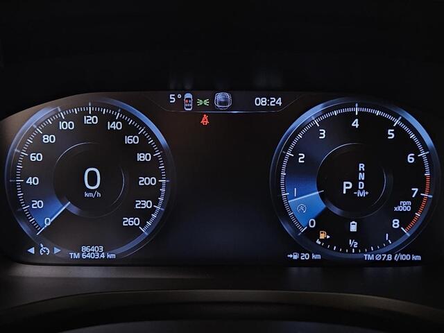 Volvo V60 2.0 B3 Momentum Advantage | 19"LM velgen | Exterior Styling Diffuser | Apple carplay/android auto | Extra getint glas | metallic lak | parkeersensoren |