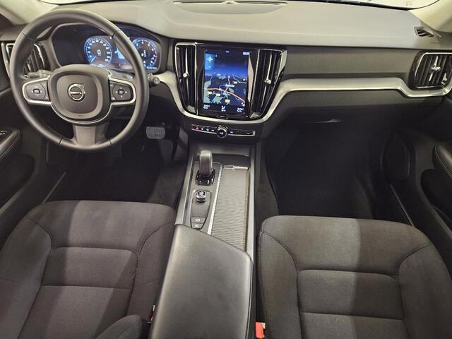 Volvo V60 2.0 B3 Momentum Advantage | 19"LM velgen | Exterior Styling Diffuser | Apple carplay/android auto | Extra getint glas | metallic lak | parkeersensoren |