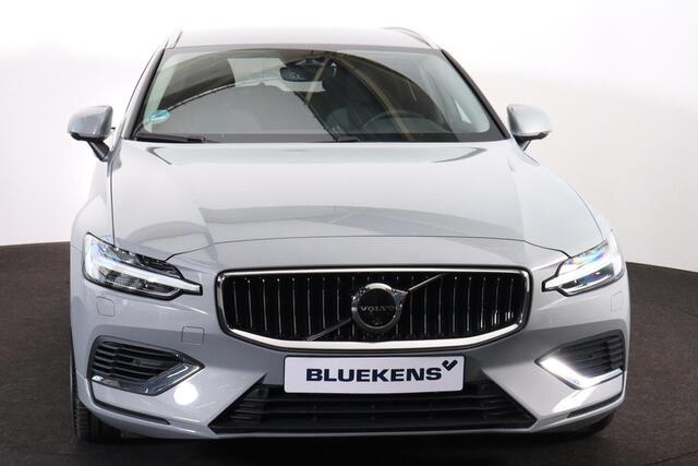 Volvo V60 T6 Recharge AWD Core Bright - IntelliSafe Assist & Surround - 360º Camera - Harman/Kardon audio - Adaptieve LED koplampen - Verwarmde voorstoelen, stuur & achterbank - Parkeersensoren voor & achter - Extra getint glas - 18' LMV