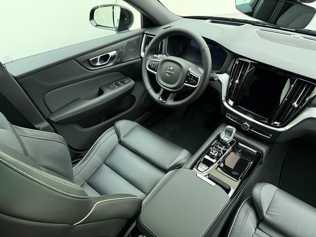 Volvo V60 T8 455pk AWD Ultra Perf. Ed. Dark / Panorama dak / Sport stoelen / Head up display / Harman Kardon / Camera rondom /