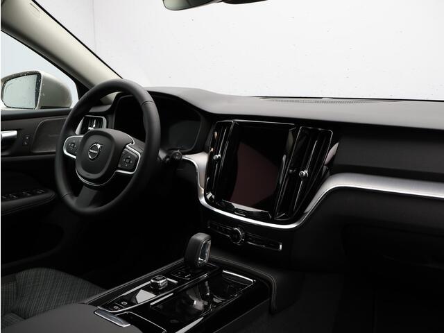 Volvo V60 2.0 T6 Plug-in hybrid AWD Core Business Ed. / Stoel-, stuurwiel- & achterbankverwarming / 360 camera / Harman Kardon / BLIS