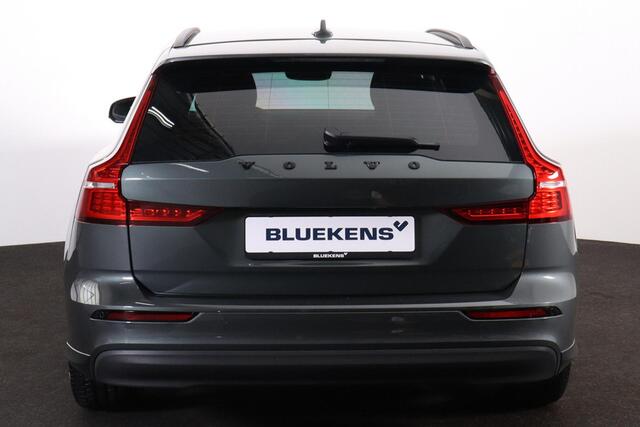 Volvo V60 B4 Essential Edition - IntelliSafe Assist - Parkeercamera achter - Parkeersensoren voor & achter - Draadloze tel. lader - 19' LMV