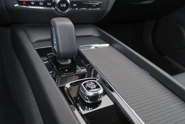 Volvo V60 B4 Essential Edition - IntelliSafe Assist - Parkeercamera achter - Parkeersensoren voor & achter - Draadloze tel. lader - 19' LMV