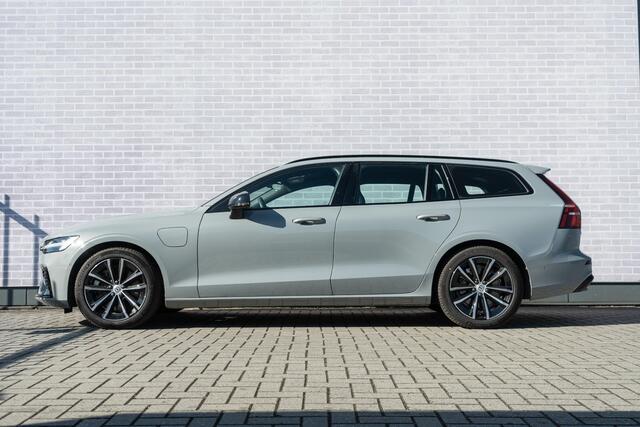 Volvo V60 2.0 T6 Plug-in hybrid AWD Plus Dark | Sportstoelen | Elektrisch inklapbare Trekhaak | Harman Kardon Audio | 360 Camera | Electrisch Verstelbare Stoelen |