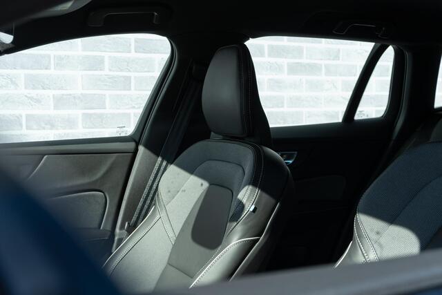 Volvo V60 2.0 T6 Plug-in hybrid AWD Plus Dark | Sportstoelen | Elektrisch inklapbare Trekhaak | Harman Kardon Audio | 360 Camera | Electrisch Verstelbare Stoelen |