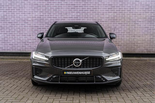 Volvo V60 2.0 T6 Plug-in hybrid AWD Plus Dark | Sportstoelen | Trekhaak | Harman Kardon Audio | 360 Camera | Stuur-/Stoelverwarming |