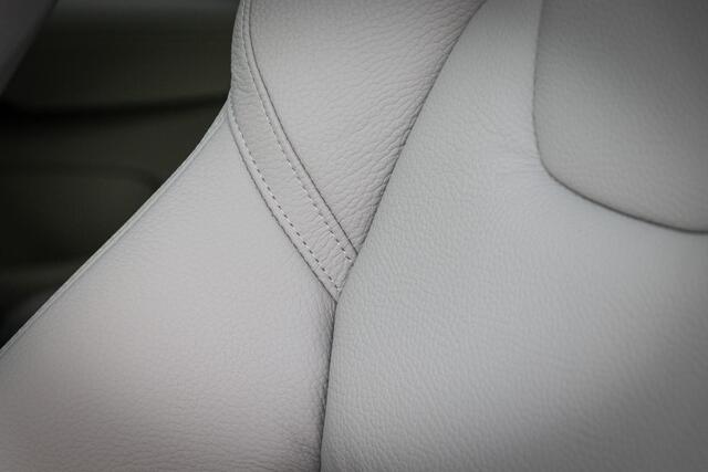 Volvo V60 2.0 T6 Plug-in hybrid AWD Ultra Bright | Adaptieve Cruise Control | Dodehoek Detectie | 360 Camera | Adaptieve Koplampen | Head-Up Display | Leder Blond | Elektr. Stoelen | Stoel+Stuurverwarming