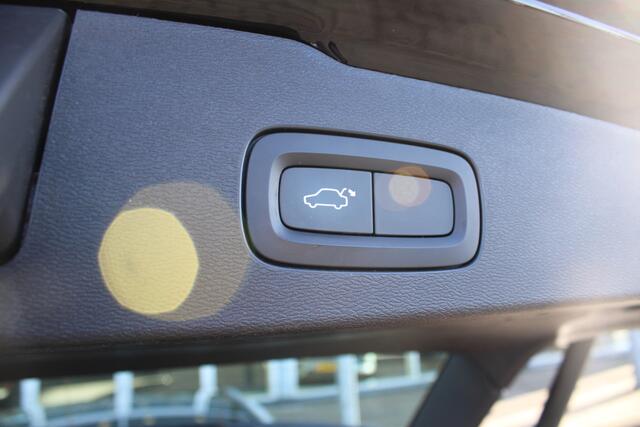 Volvo V60 T5 Automaat Momentum | Trekhaak | Parkeer sensoren | Leder stoelen | Bluetooth | Lichtmetaal |