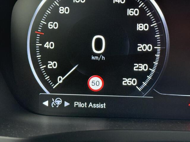 Volvo V60 2.0 T4 R-Design | Standkachel | Volvo on Call | Stoelverwarming V+A | Stuurverwarming | DAB | Adaptieve cruise | Keyless entry/start | 19"lm velgen | Leder | Apple carplay/android auto |