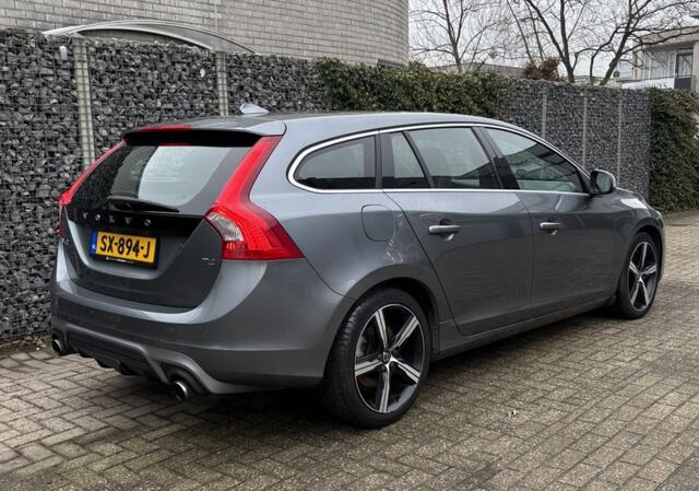 Volvo V60 2.0 T4 Bus. Sport