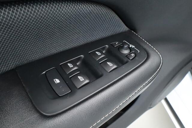 Volvo V60 T8 Recharge R-Design | Memory Seats | Pilot Assist | H&K Audio | Stoel- Stuurverw. | Elek. Trekhaak | Nav + CarPlay