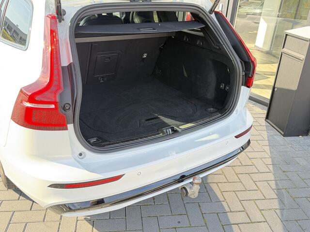 Volvo V60 Plus Dark Pano | H&K | Trekhaak | 360 graden | Dealer oh.