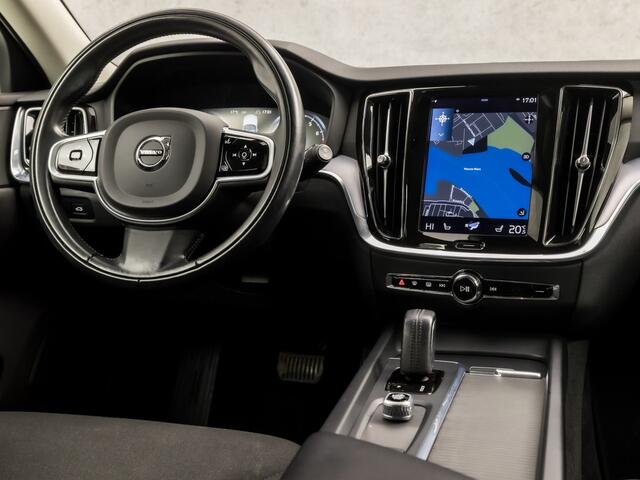 Volvo V60 2.0 B3 Sport 177Pk Automaat (APPLE CARPLAY, GROOT NAVI, STUUR/STOELVERWARMING, CAMERA, SPORTSTOELEN, TREKHAAK, LANE ASSIST, NIEUWSTAAT)