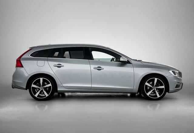 Volvo V60 2.0 T3 Nordic+ 152PK | Trekhaak | Navigatie | Climate Control | Cruise Control | Parkeersensoren Achter | bi-xenon koplampen | Verwarmbare Voorstoelen | Isofix | Privacy Glass |