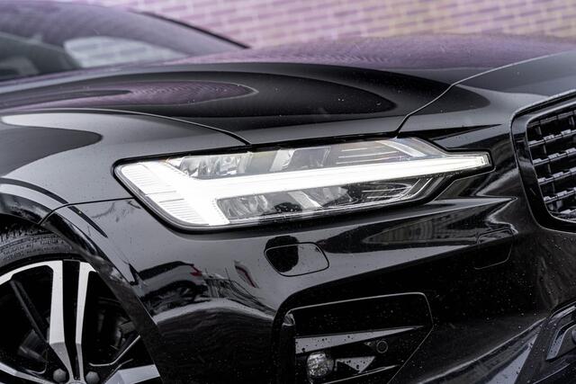 Volvo V60 B4 Geartronic R-Design | Navigatie | Schuif-/Kanteldak | Getint Glas | Head-Up Display | 360 Camera | Adaptieve Cruise Control | Stoelverwarming Voor + Achter | Dodehoekdetectie | Parkeerverwarming | Lederen Bekleding | Park Assist | Harman Kardon Audio |