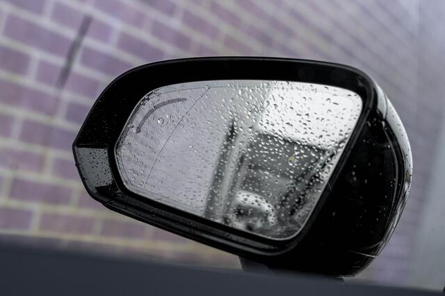 Volvo V60 B4 Geartronic R-Design | Navigatie | Schuif-/Kanteldak | Getint Glas | Head-Up Display | 360 Camera | Adaptieve Cruise Control | Stoelverwarming Voor + Achter | Dodehoekdetectie | Parkeerverwarming | Lederen Bekleding | Park Assist | Harman Kardon Audio |