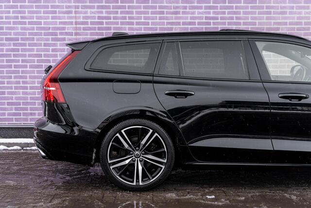 Volvo V60 B4 Geartronic R-Design | Navigatie | Schuif-/Kanteldak | Getint Glas | Head-Up Display | 360 Camera | Adaptieve Cruise Control | Stoelverwarming Voor + Achter | Dodehoekdetectie | Parkeerverwarming | Lederen Bekleding | Park Assist | Harman Kardon Audio |