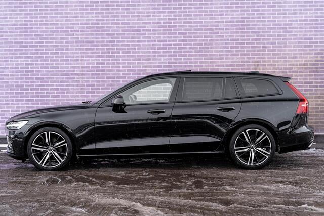 Volvo V60 B4 Geartronic R-Design | Navigatie | Schuif-/Kanteldak | Getint Glas | Head-Up Display | 360 Camera | Adaptieve Cruise Control | Stoelverwarming Voor + Achter | Dodehoekdetectie | Parkeerverwarming | Lederen Bekleding | Park Assist | Harman Kardon Audio |