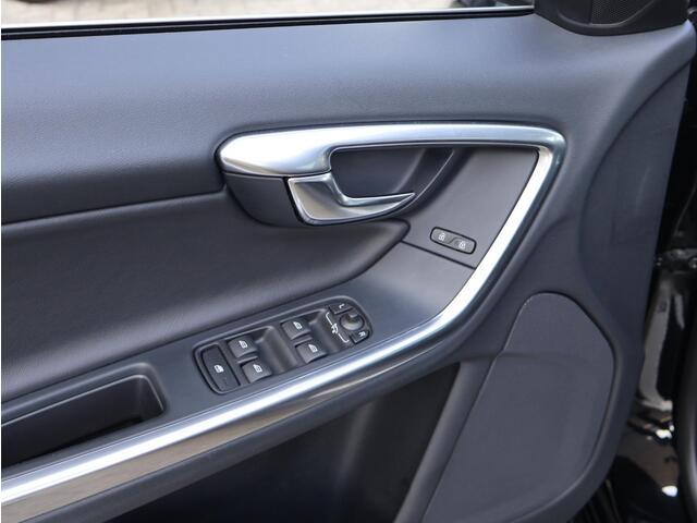 Volvo V60 T3 AUT Nordic+ | Volvo Dealer onderhouden | Trekhaak