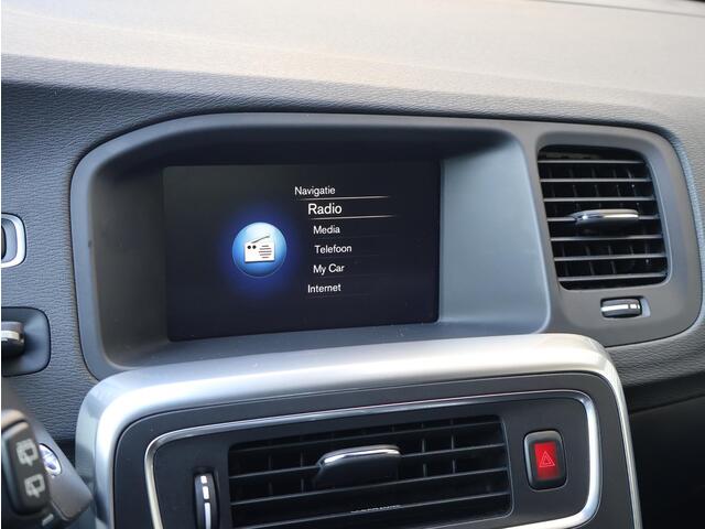 Volvo V60 T3 AUT Nordic+ | Volvo Dealer onderhouden | Trekhaak