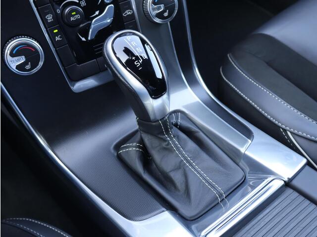 Volvo V60 T3 AUT Nordic+ | Volvo Dealer onderhouden | Trekhaak