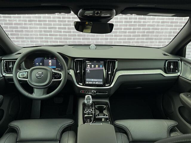 Volvo V60 2.0 T8 Plug-in hybrid AWD Ultra Dark | Uitlaat met kleppen systeem | Bowers & Wilkins | Zwarte hemel | Massage | Stoel ventilatie + Verwarming | Panorama Schuifdak | HUD | Adaptieve Cruise | BLIS | 360° Camera |Polestar optimized