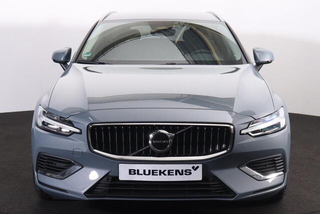 Volvo V60 T6 Recharge AWD Core - Adaptive Cruise Control - Parkeercamera achter - Verwarmde voorstoelen, stuur & achterbank - Parkeersensoren voor & achter - High Performance audio - Extra getint glas - 18' LMV