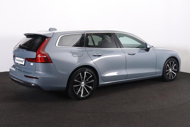 Volvo V60 T6 Recharge AWD Core - Adaptive Cruise Control - Parkeercamera achter - Verwarmde voorstoelen, stuur & achterbank - Parkeersensoren voor & achter - High Performance audio - Extra getint glas - 18' LMV