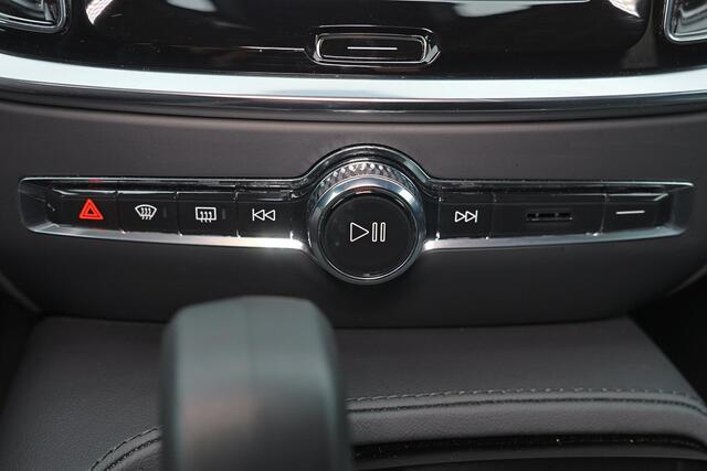 Volvo V60 T6 Recharge AWD Core - Adaptive Cruise Control - Parkeercamera achter - Verwarmde voorstoelen, stuur & achterbank - Parkeersensoren voor & achter - High Performance audio - Extra getint glas - 18' LMV