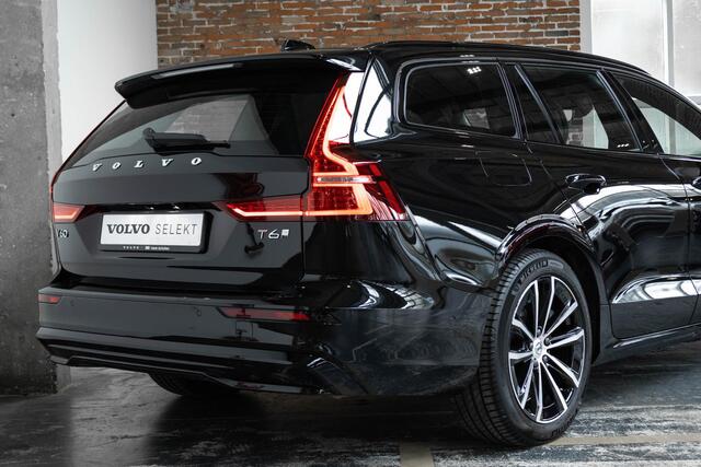 Volvo V60 T6 Plug-in hybrid AWD Plus Dark | Adaptive Cruise Control | 360° Parkeercamera | BLIS | Stoelverwarming | Stuurwielverwarming | Wegklapbare trekhaak | Harman Kardon Premium Audio | Google infotainment |