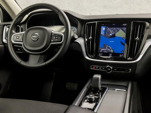 Volvo V60 2.0 B3 Momentum Sport 177Pk Automaat (APPLE CARPLAY, GROOT NAVI, GETINT GLAS, SPORTSTOELEN, PARKEERSENSOREN, DAKRAILS ZWART, LANE ASSIST, NIEUWE APK, NIEUWSTAAT)