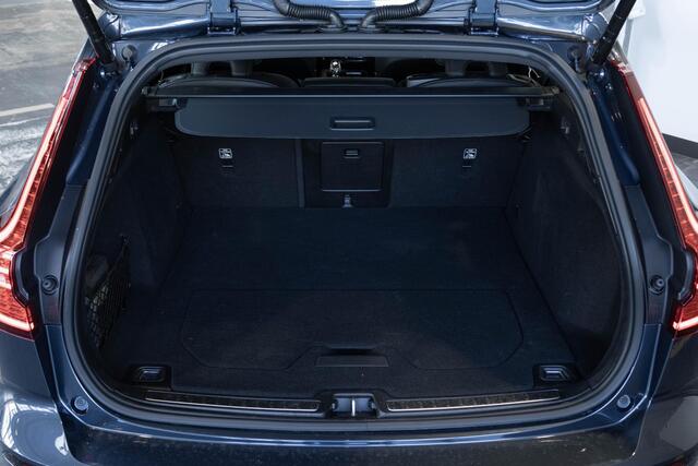 Volvo V60 2.0 T6 Plug-in hybrid AWD Plus Dark | Elektrische wegklapbare trekhaak | Adaptive Cruise Control | 360° Parkeercamera | Stoelverwarming | Stuurwielverwarming | Harman Kardon Premium Audio | Google infotainment | Longe Range