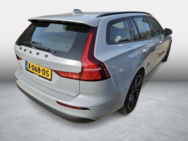 Volvo V60 2.0 B3 Essential Edition | Leder | Adaptieve Cruise Control | Sport Pack | 19" Black Edition Velgen | Stoelverwarming | Park Assist |