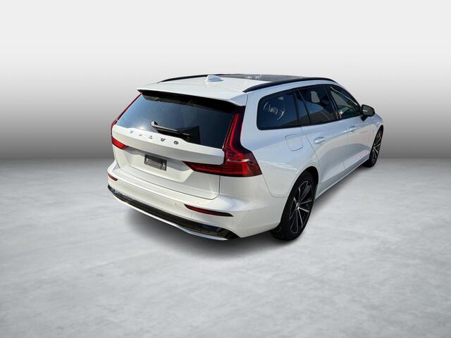 Volvo V60 2.0 T6 Plug-in Hybrid AWD Plus Dark | PHEV | Google | Long Range | Adaptieve Cruise Control | Getint Glas | Stoelverwarming Voor + Achter | Keyless | Schuif-/Kanteldak | Park Assist | Voorruit Verwarming | Lederen Bekleding | Dodehoekdetectie | Memory | S