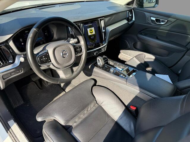 Volvo V60 2.0 T6 Plug-in Hybrid AWD Plus Dark | PHEV | Google | Long Range | Adaptieve Cruise Control | Getint Glas | Stoelverwarming Voor + Achter | Keyless | Schuif-/Kanteldak | Park Assist | Voorruit Verwarming | Lederen Bekleding | Dodehoekdetectie | Memory | S