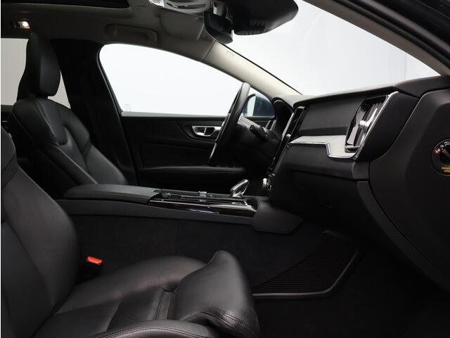 Volvo V60 T6 AWD Recharge Inscription /Trekhaak / Pan. dak / 360 camera / Stoel+stuur+achterbankverwarming / Privacy glass