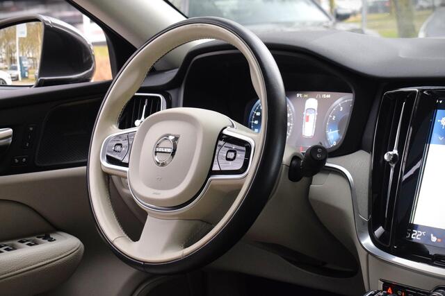 Volvo V60 2.0 T4 Inscription met PANO LED HUD LEDER CARPLAY