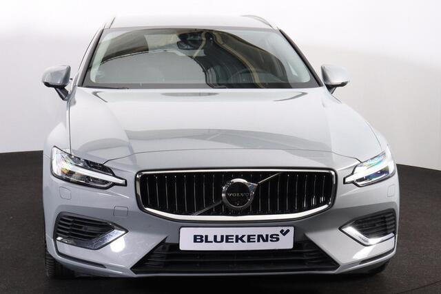 Volvo V60 T6 Recharge AWD Core Bright - IntelliSafe Assist & Surround - 360º Camera - Harman/Kardon audio - Adaptieve LED koplampen - Verwarmde voorstoelen, stuur & achterbank - Parkeersensoren voor & achter - Extra getint glas - 18' LMV