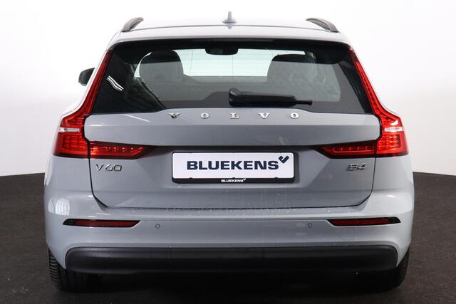 Volvo V60 B4 Essential Edition - Intellisafe Assist/Surround - LED-koplampen - Google Infotainment - Parkeersensoren v/a - Parkeercamera achter - Verwarmbare voorstoelen/achterbank - Verwarmbaar stuurwiel - 18' velgen