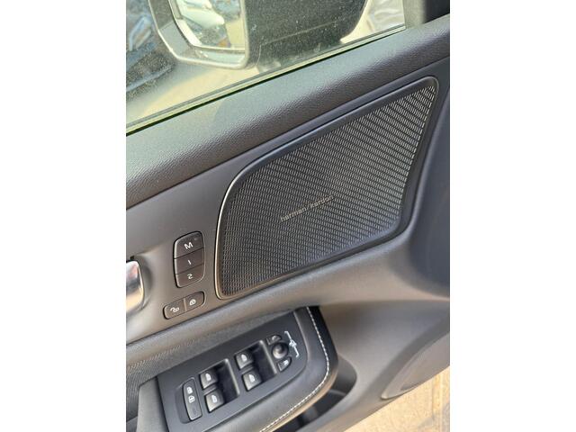 Volvo V60 T6 Plug-in hybrid AWD Plus Dark | Google | Long Range | Head-Up Display | Harman Kardon Audio | 360 Camera | Stoelverwarming Voor + Achter | Keyless | Dodehoekdetectie | Schuif-/Kanteldak | Adaptieve Cruise Control | Zitverlenging | Memory | Stuurverwarmi