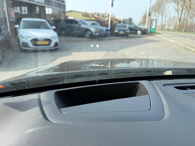 Volvo V60 T6 Plug-in hybrid AWD Plus Dark | Google | Long Range | Head-Up Display | Harman Kardon Audio | 360 Camera | Stoelverwarming Voor + Achter | Keyless | Dodehoekdetectie | Schuif-/Kanteldak | Adaptieve Cruise Control | Zitverlenging | Memory | Stuurverwarmi