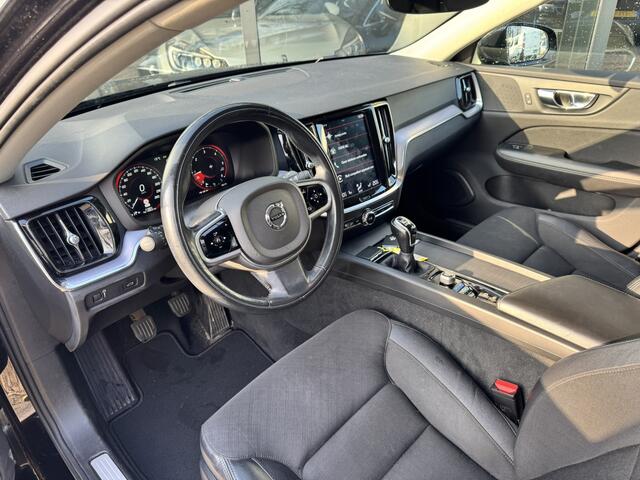 Volvo V60 2.0 D3 Momentum Pro*Navi*Camera*