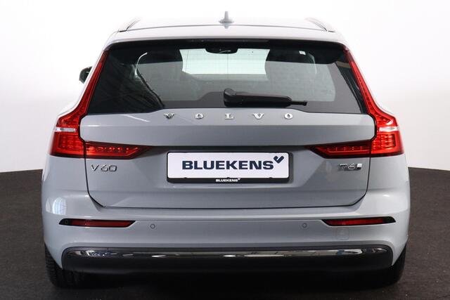 Volvo V60 T6 Recharge AWD Core Bright - IntelliSafe Assist & Surround - 360º Camera - Adaptieve LED koplampen - Verwarmde voorstoelen, stuur & achterbank - Parkeersensoren voor & achter - Elektr. bedienb. voorstoelen met geheugen - 19' LMV