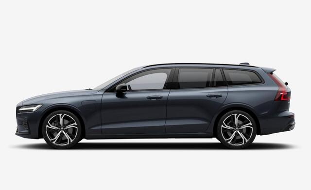 Volvo V60 T6 Plug-in hybrid AWD Ultra Dark | Google | Long Range | Schuif-/Kanteldak | Adaptieve Cruise Control | DAB | Head-Up Display | Camera | Stoelverwarming Voor + Achter | Harman Kardon Audio | Getint Glas | Zitverlenging | Elek. Stoelen | Memory | 19" LM