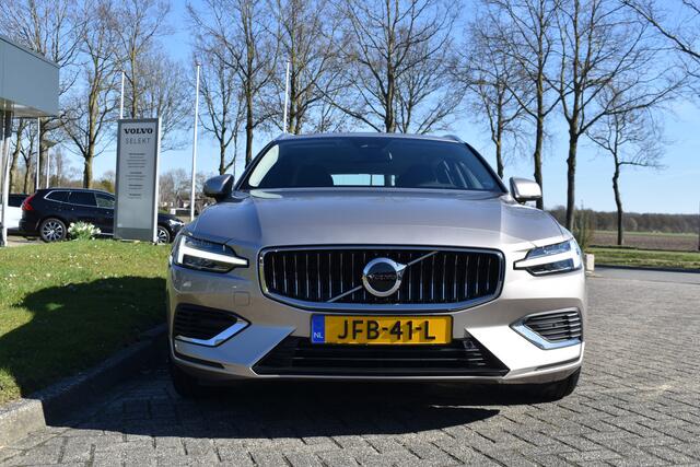 Volvo V60 T6 350PK Plug-in hybrid AWD Essential Bright / 19" Velgen / Lederen bekleding / Stuur & Stoelverwarming /