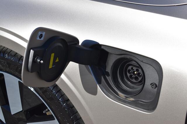 Volvo V60 T6 350PK Plug-in hybrid AWD Essential Bright / 19" Velgen / Lederen bekleding / Stuur & Stoelverwarming /