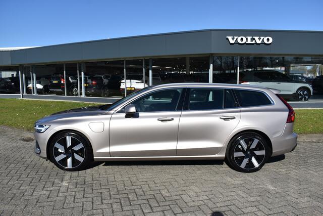 Volvo V60 T6 350PK Plug-in hybrid AWD Essential Bright / 19" Velgen / Lederen bekleding / Stuur & Stoelverwarming /