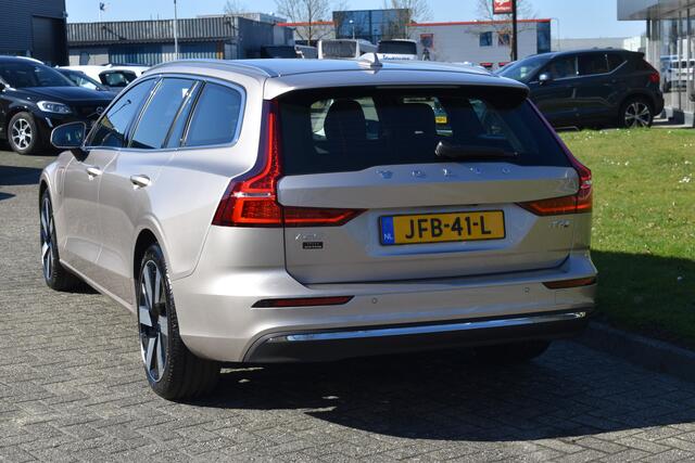 Volvo V60 T6 350PK Plug-in hybrid AWD Essential Bright / 19" Velgen / Lederen bekleding / Stuur & Stoelverwarming /