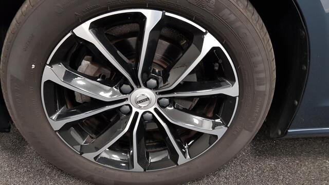 Volvo V60 2.0 B4 197 pk Automaat Momentum Pro Navigatie Climate control Adaptive cruise Control Led DAB Electrisch bedienbare achterklep Parkeer sensoren